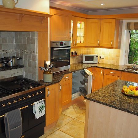 Hectors House Comfortable 4 Bed House In Mature Gardens Yelverton Εξωτερικό φωτογραφία