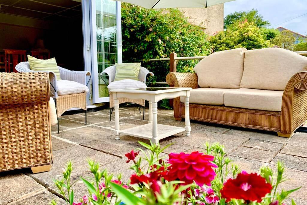 Hectors House Comfortable 4 Bed House In Mature Gardens Yelverton Εξωτερικό φωτογραφία