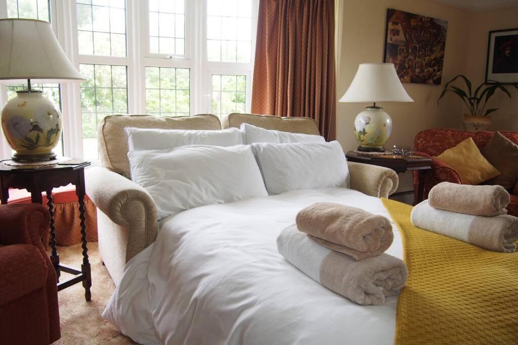 Hectors House Comfortable 4 Bed House In Mature Gardens Yelverton Εξωτερικό φωτογραφία