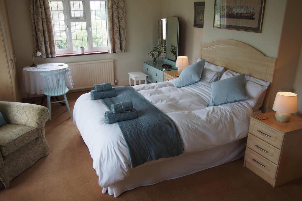 Hectors House Comfortable 4 Bed House In Mature Gardens Yelverton Εξωτερικό φωτογραφία