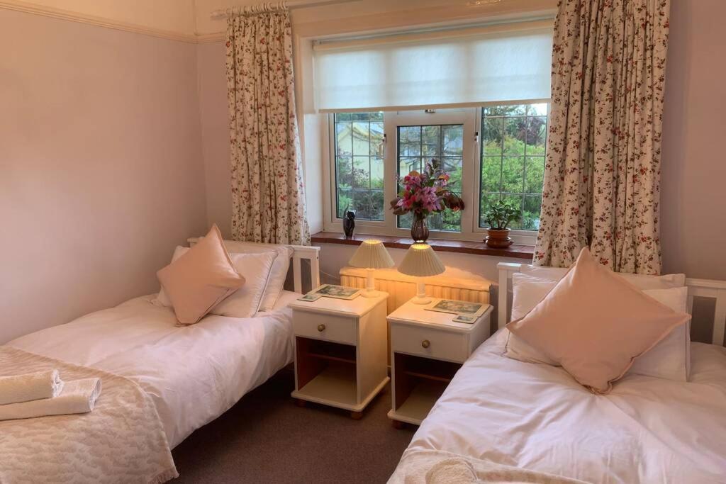 Hectors House Comfortable 4 Bed House In Mature Gardens Yelverton Εξωτερικό φωτογραφία