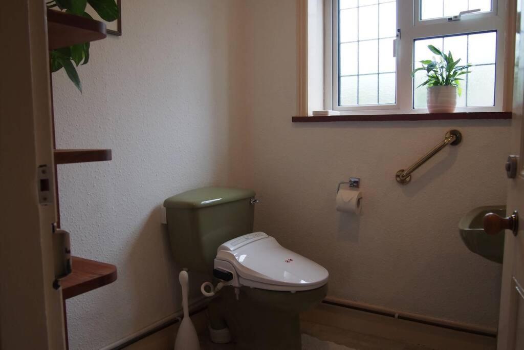 Hectors House Comfortable 4 Bed House In Mature Gardens Yelverton Εξωτερικό φωτογραφία