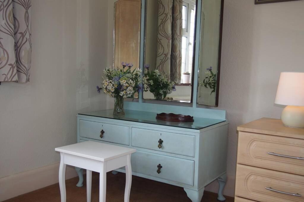 Hectors House Comfortable 4 Bed House In Mature Gardens Yelverton Εξωτερικό φωτογραφία