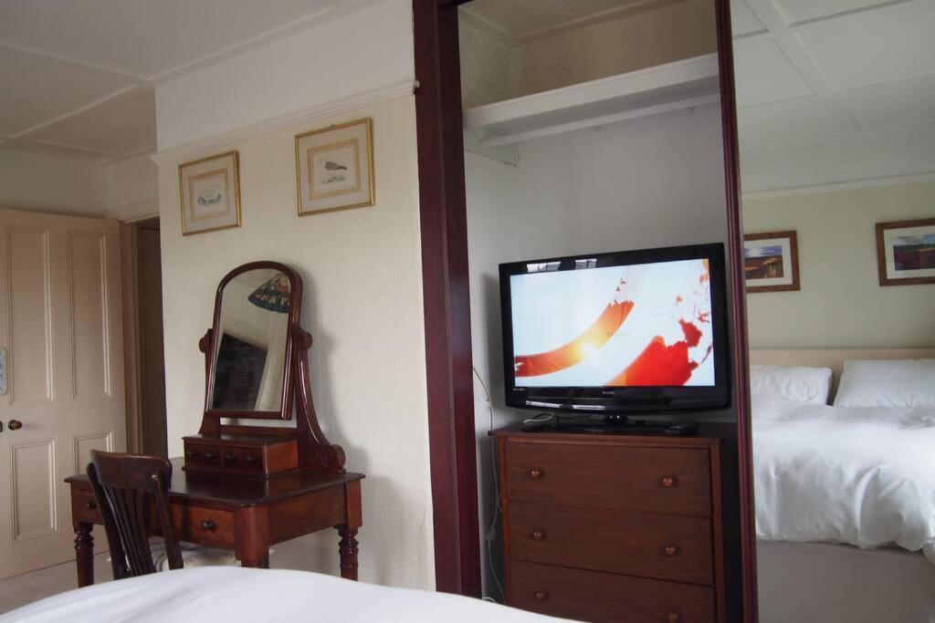 Hectors House Comfortable 4 Bed House In Mature Gardens Yelverton Εξωτερικό φωτογραφία