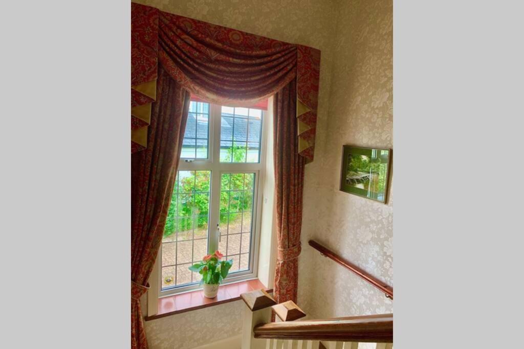 Hectors House Comfortable 4 Bed House In Mature Gardens Yelverton Εξωτερικό φωτογραφία