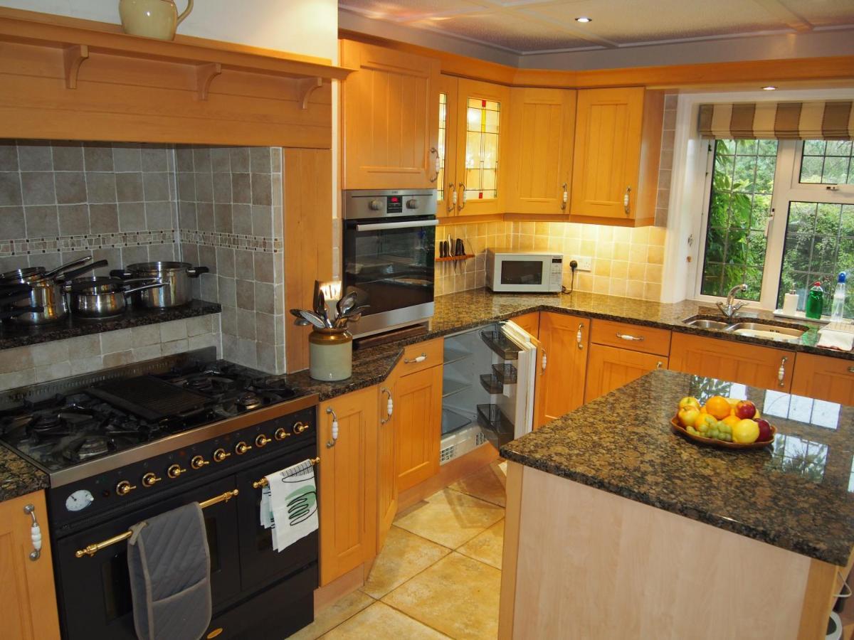Hectors House Comfortable 4 Bed House In Mature Gardens Yelverton Εξωτερικό φωτογραφία